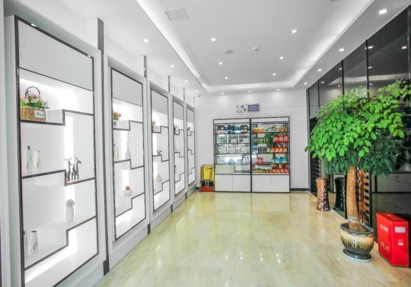 Lavande Hotel Nanchang Bayi Square Branch