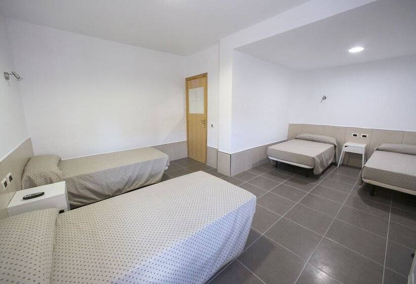 Хостел Pensión Tere Playa