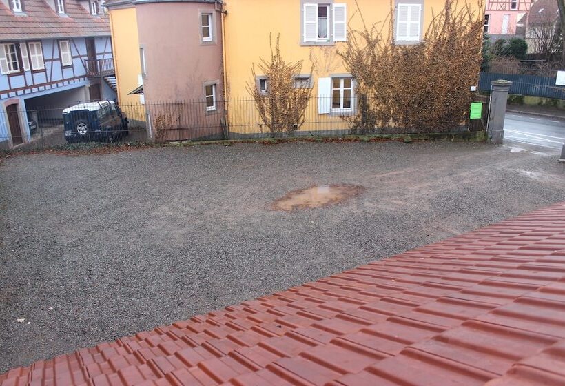 Отель A La Maison Rouge Hôtel & Restaurant