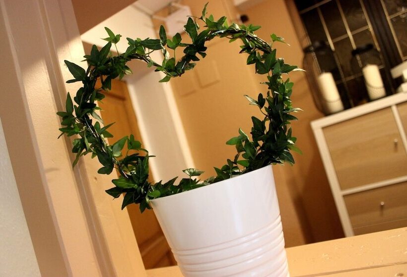 Отель A La Maison Rouge Hôtel & Restaurant