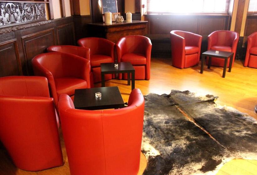 Отель A La Maison Rouge Hôtel & Restaurant