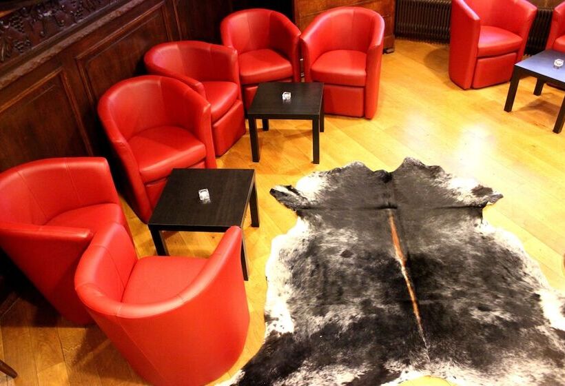 Отель A La Maison Rouge Hôtel & Restaurant