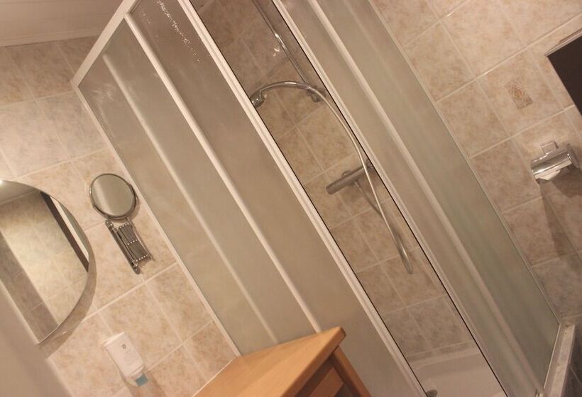 Отель A La Maison Rouge Hôtel & Restaurant