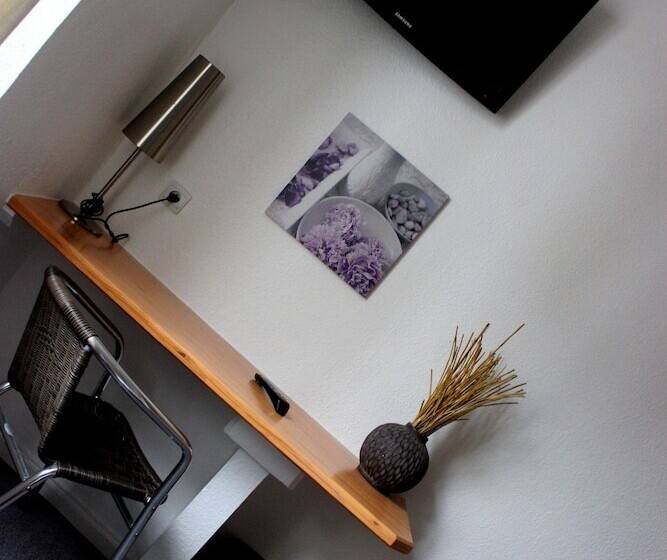 Отель A La Maison Rouge Hôtel & Restaurant