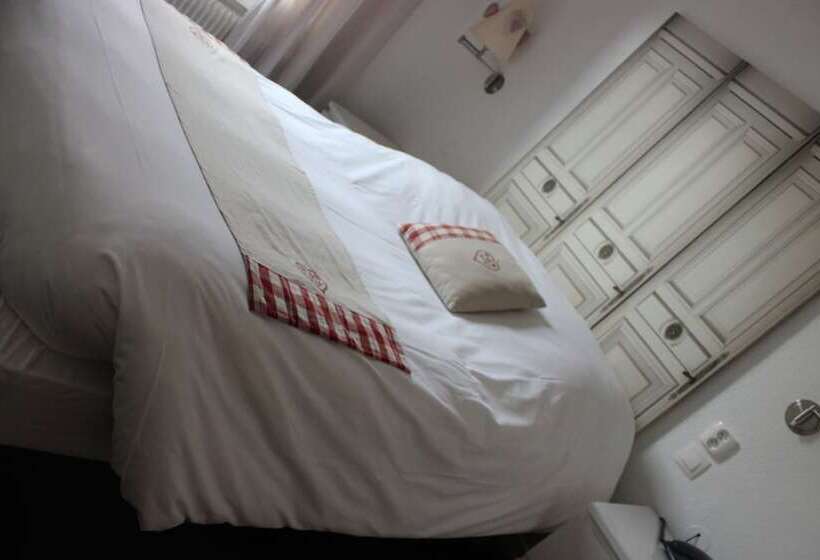 Отель A La Maison Rouge Hôtel & Restaurant