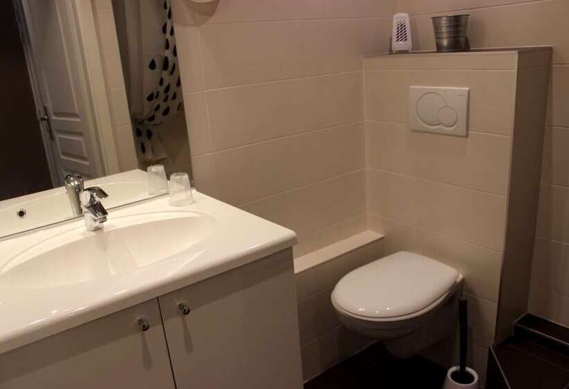 Отель A La Maison Rouge Hôtel & Restaurant