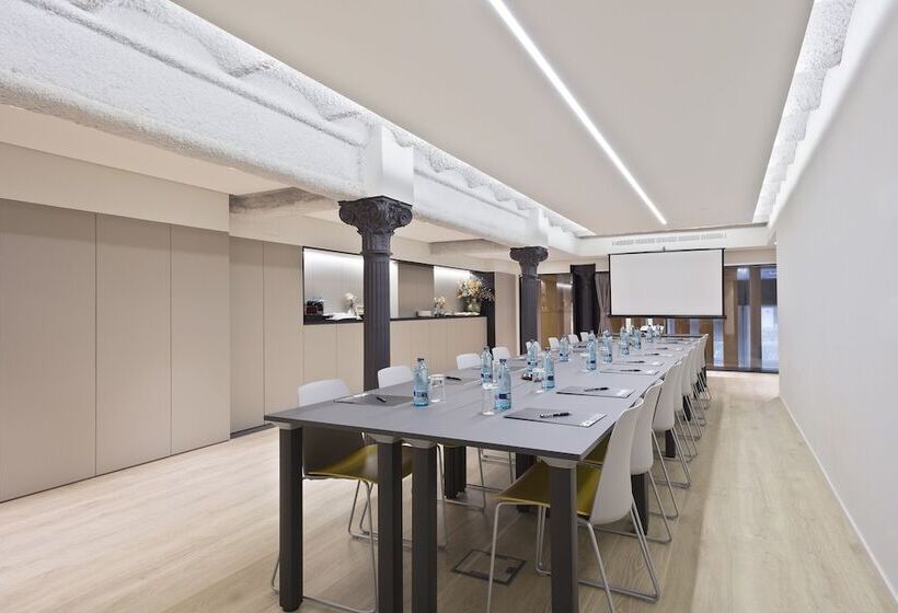 Отель Acta Atrium Palace