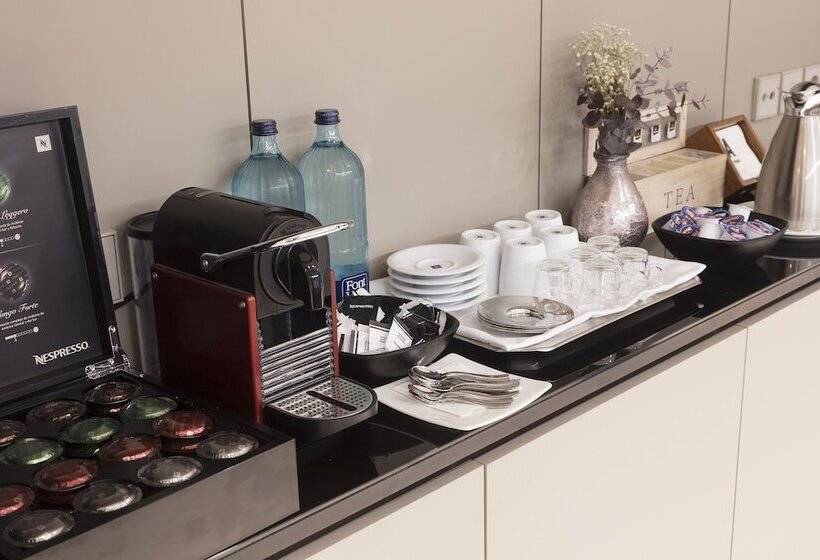 Отель Acta Atrium Palace