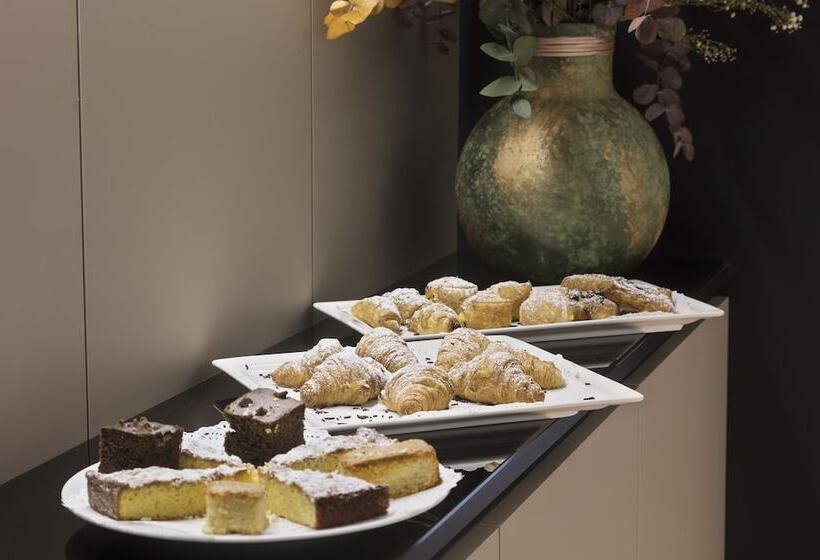 Отель Acta Atrium Palace