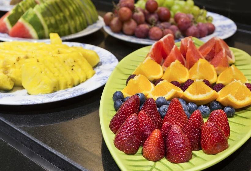 Отель Acta Atrium Palace