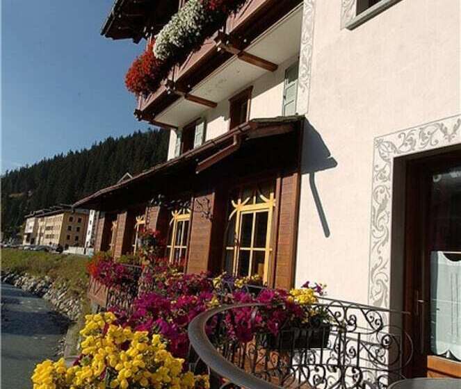 هتل Baita Fiorita