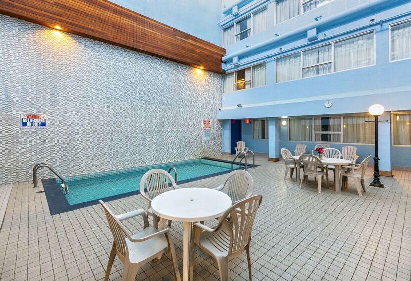 בית מלון כפרי Comfort Inn & Suites