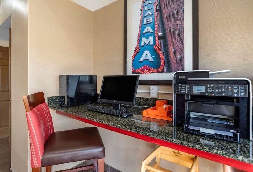 호텔 Comfort Inn Birmingham  Irondale