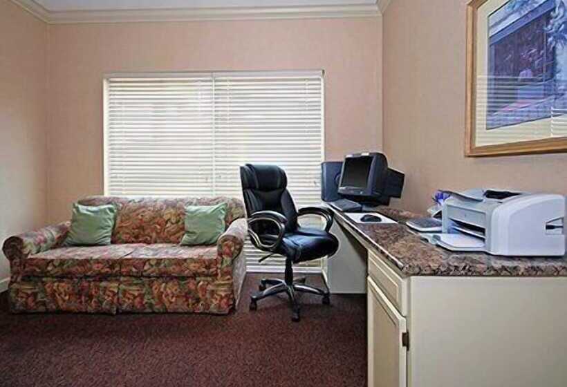 호텔 Comfort Inn Birmingham  Irondale