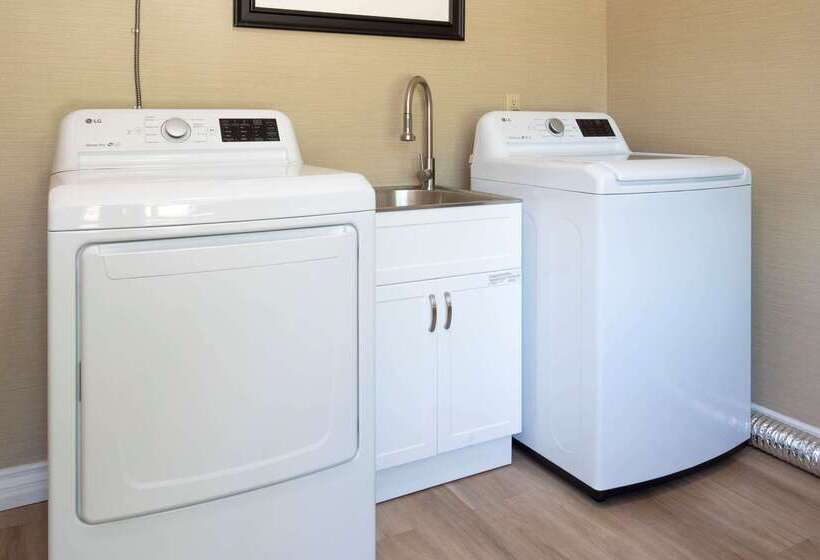 فندق Comfort Inn Lakeshore