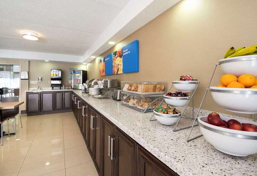 בית מלון כפרי Comfort Inn Lakeshore