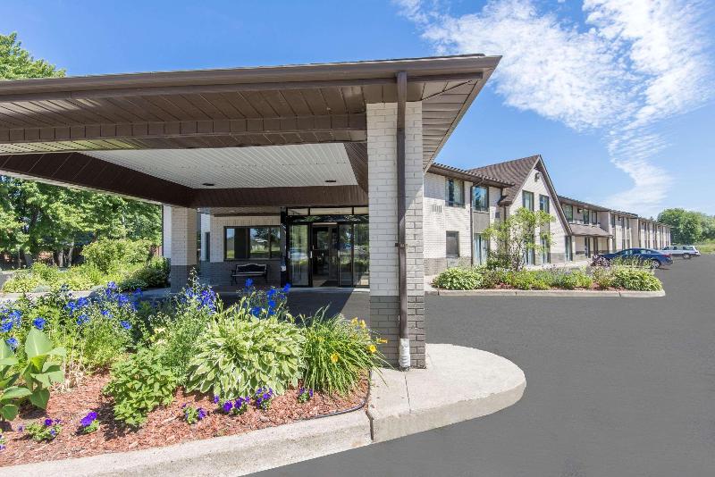 בית מלון כפרי Comfort Inn Lakeshore