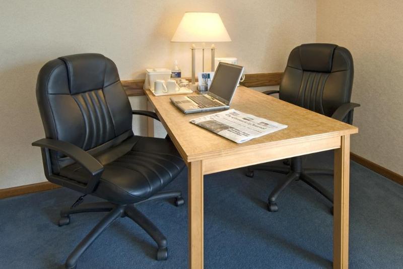 בית מלון כפרי Comfort Inn Lakeshore