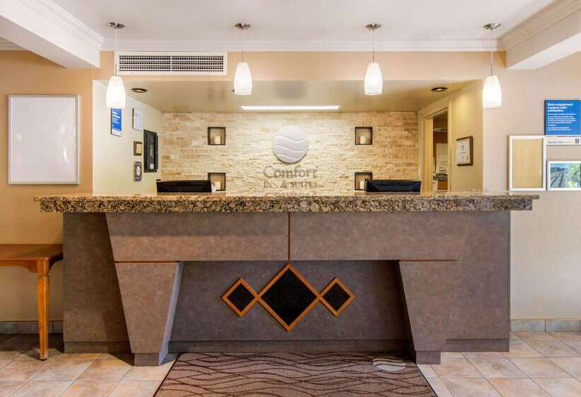 Отель Comfort Inn & Suites Shawinigan