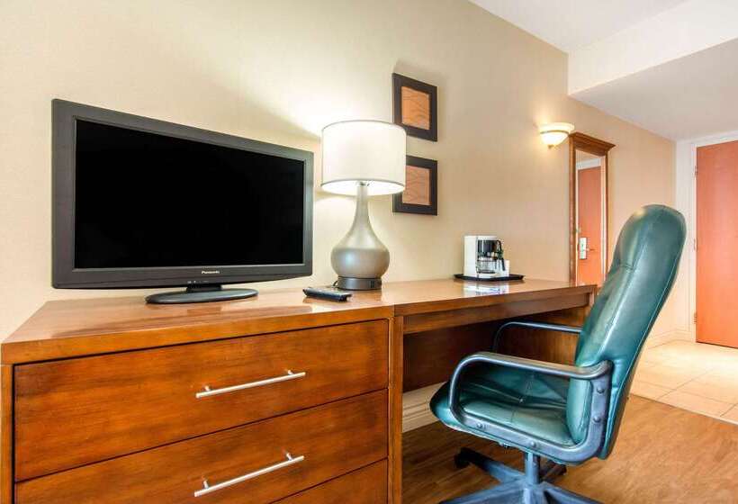 Отель Comfort Inn & Suites Shawinigan
