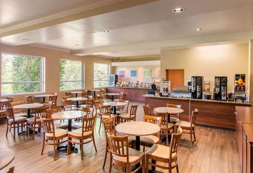 Отель Comfort Inn & Suites Shawinigan