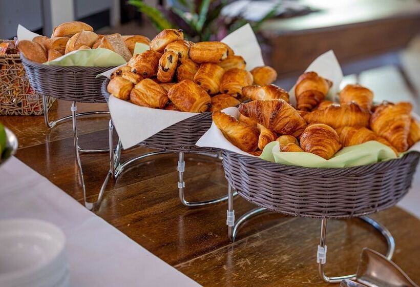 Logis Hotel Noemys Pont De L Etoile