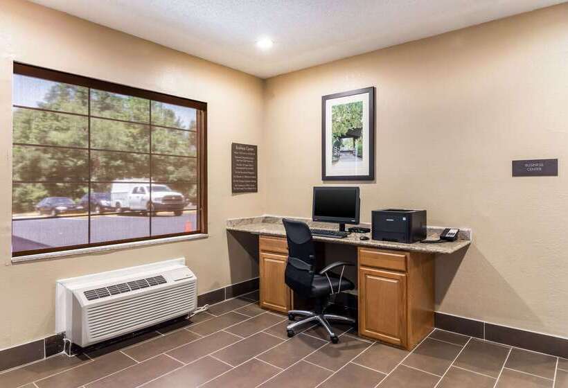 فندق Comfort Suites