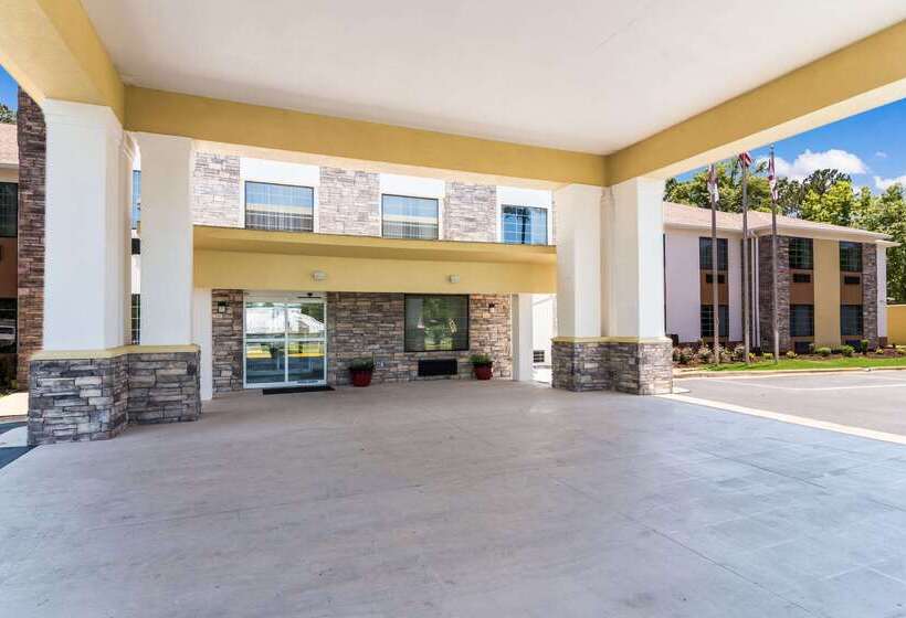 فندق Comfort Suites