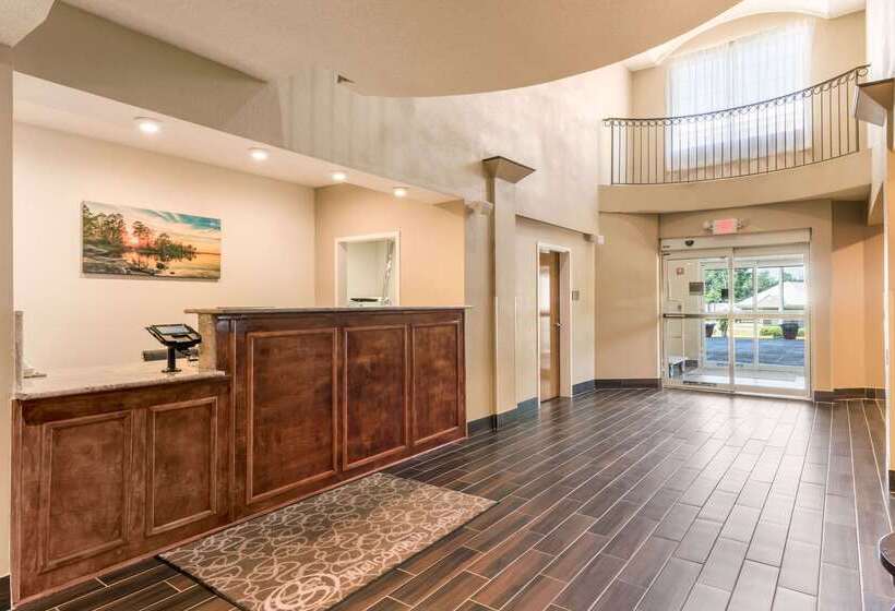 فندق Comfort Suites