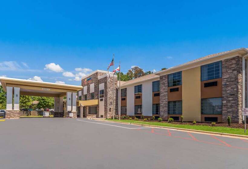 فندق Comfort Suites