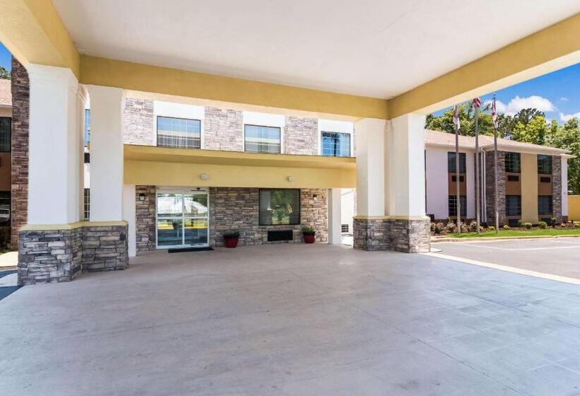 فندق Comfort Suites