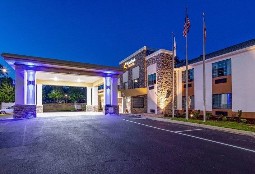 فندق Comfort Suites