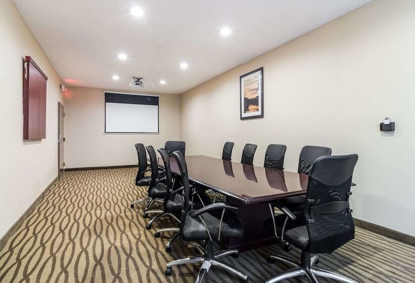 فندق Comfort Suites