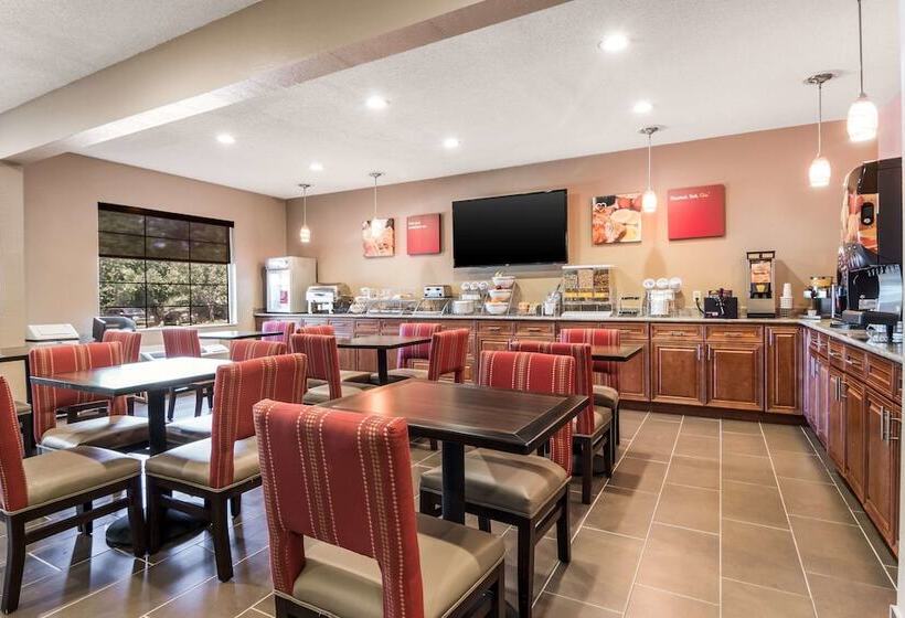 فندق Comfort Suites