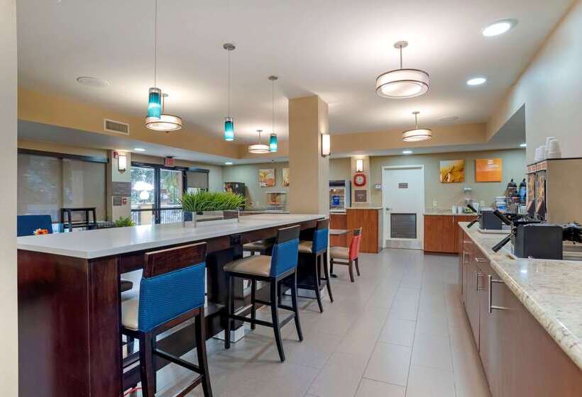 בית מלון כפרי Comfort Suites Mobile East Bay