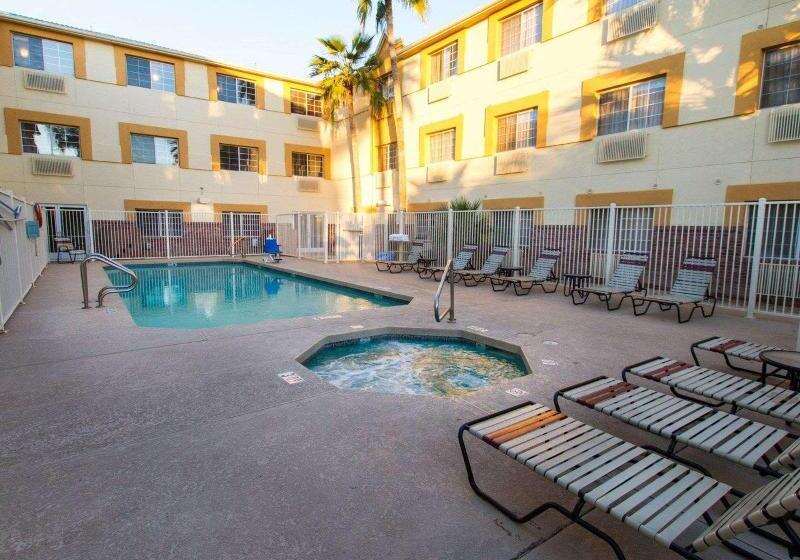 هتل Comfort Suites Phoenix Airport