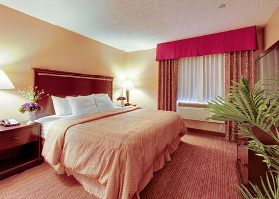 هتل Spark By Hilton Tucson Airport