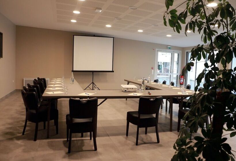 Logis  Hotel & Restaurant De La Place