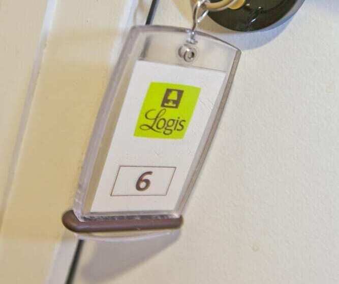 Logis  Hotel & Restaurant De La Place