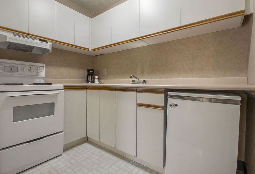 فندق Econo Lodge & Suites