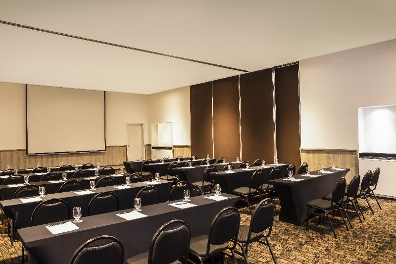 Отель Fiesta Inn Guadalajara Expo