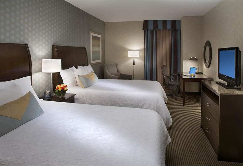 Отель Hilton Garden Inn Toronto City Centre