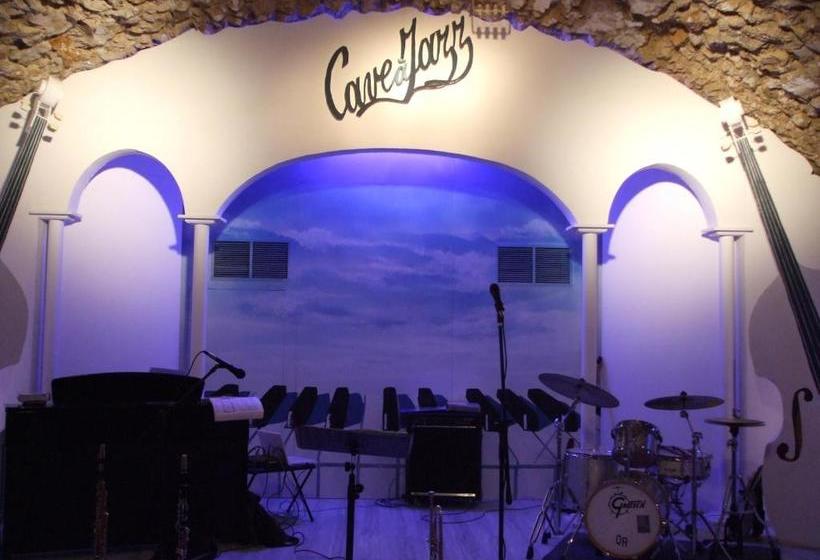 Отель Hostellerie De La Crémaillère