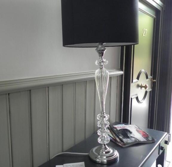 ホテル Hôtel   Restaurant Au Tonnelier