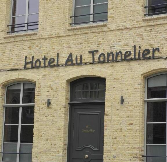 ホテル Hôtel   Restaurant Au Tonnelier