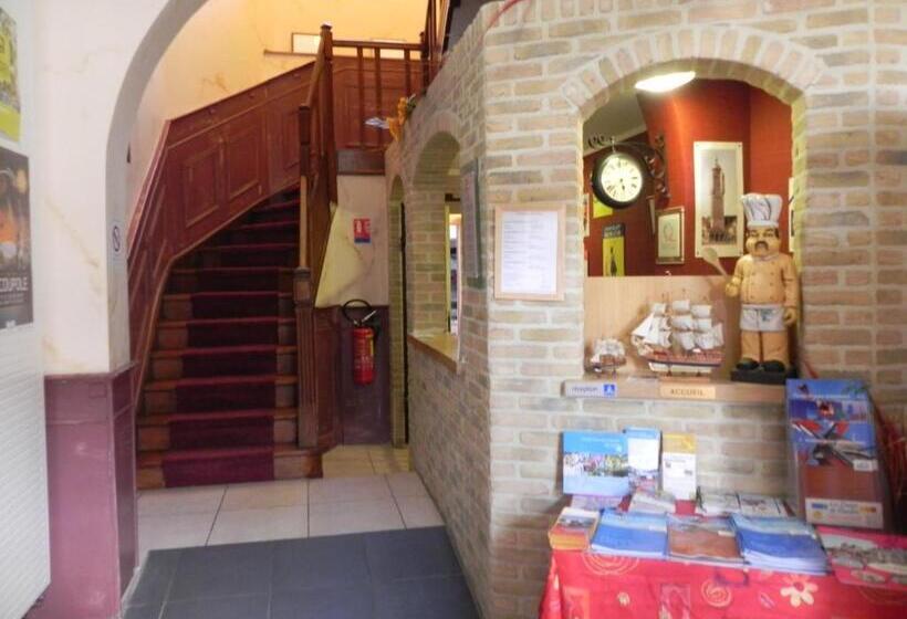 ホテル Hôtel   Restaurant Au Tonnelier