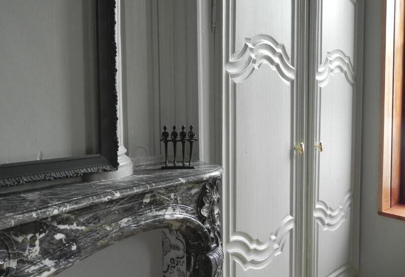 ホテル Hôtel   Restaurant Au Tonnelier