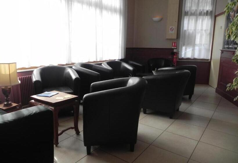 ホテル Hôtel   Restaurant Au Tonnelier