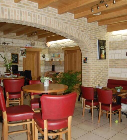 ホテル Hôtel   Restaurant Au Tonnelier