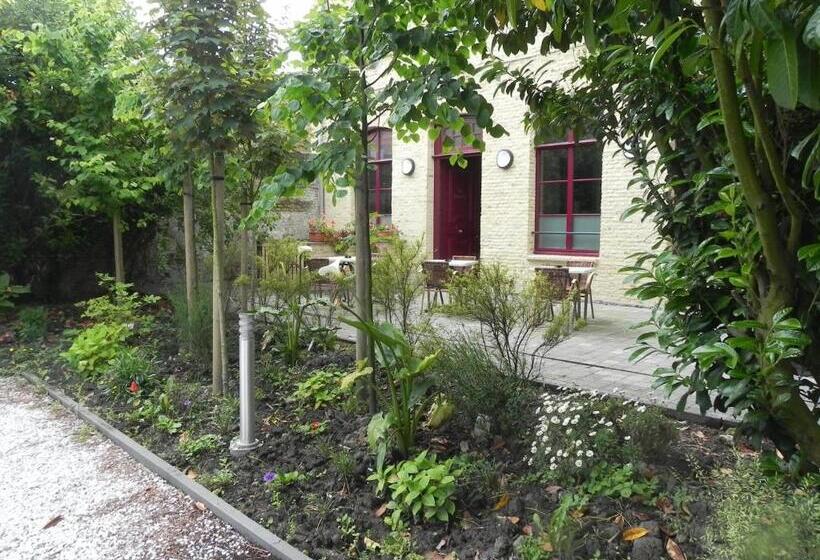 ホテル Hôtel   Restaurant Au Tonnelier